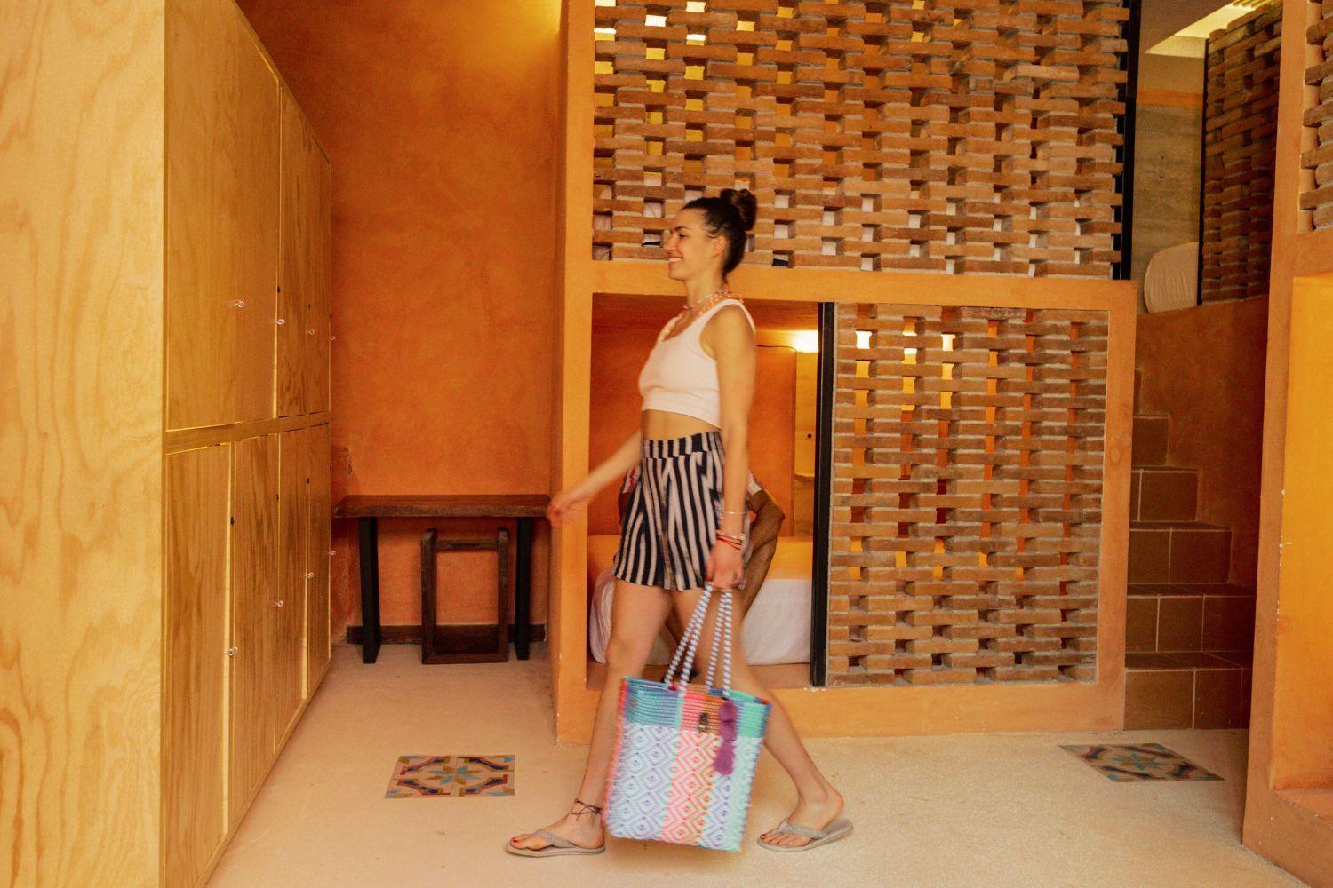Casa Pepe Hotel Sayulita Exterior foto A woman wearing a pair of shorts