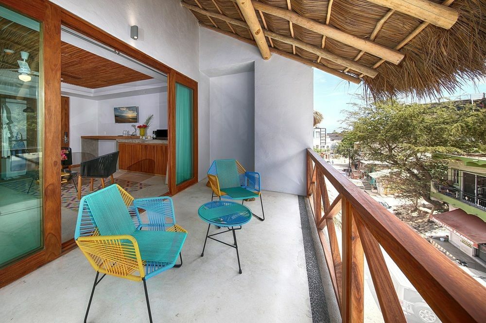Casa Pepe Hotel Sayulita Exterior foto Balcony of a suite at the hotel